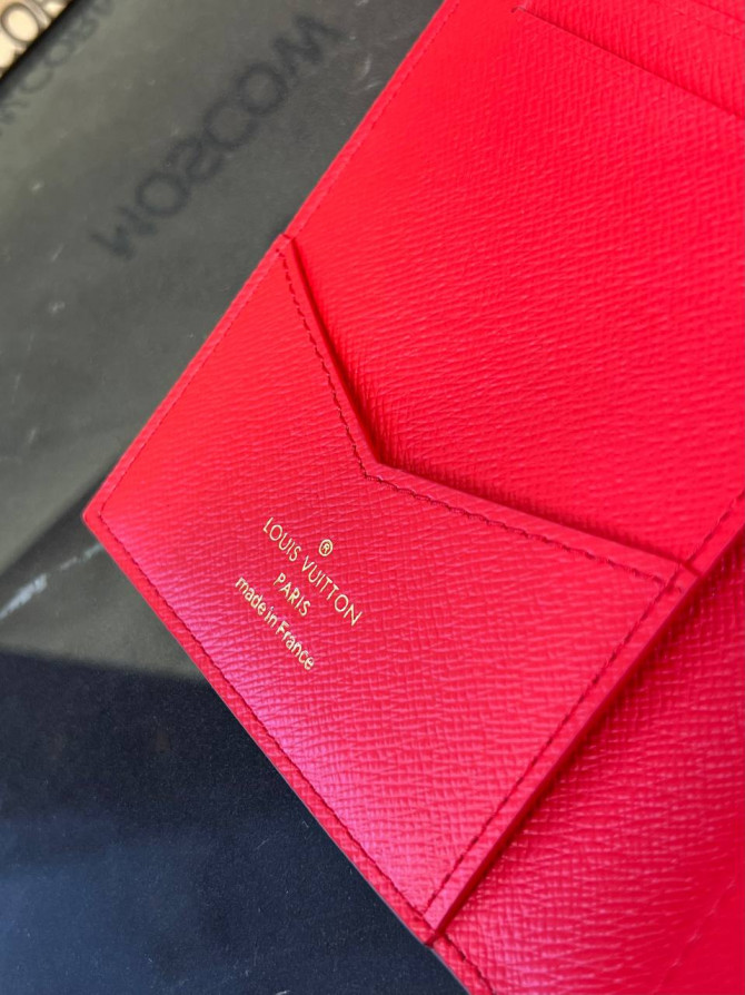 Обложка для паспорта Louis Vuitton — изображение 7