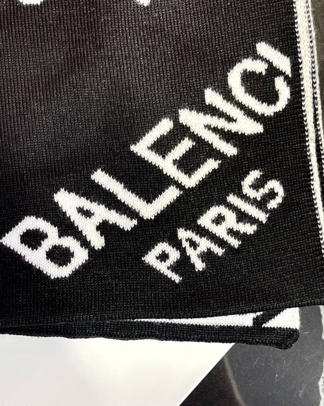 Шарф Balenciaga — изображение 5