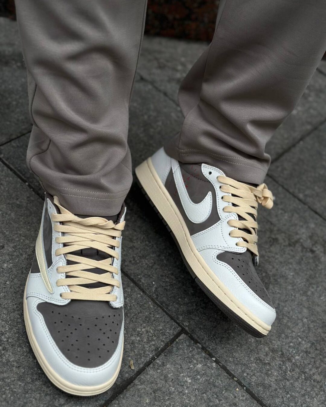 Кеды Travis Scott x Air Jordan 1 Reverse Mocha — изображение 10