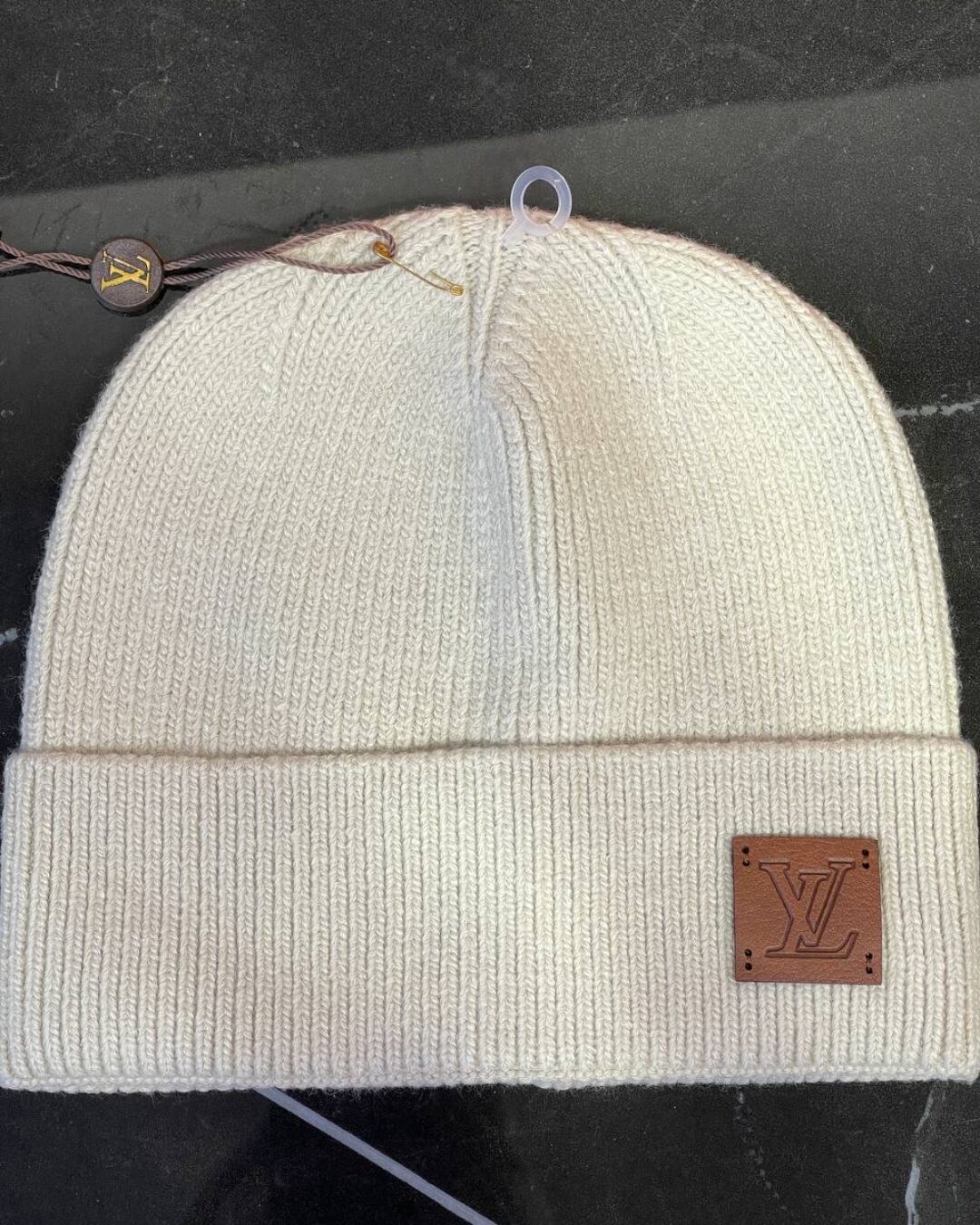 Шапка Louis Vuitton — изображение 8