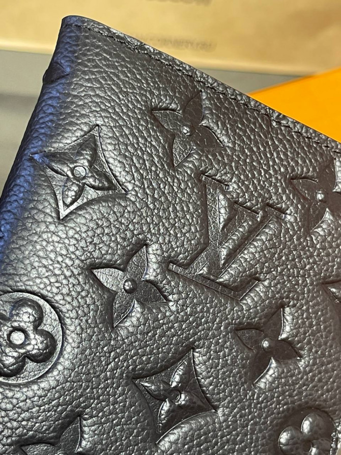 Обложка для паспорта Louis Vuitton — изображение 2