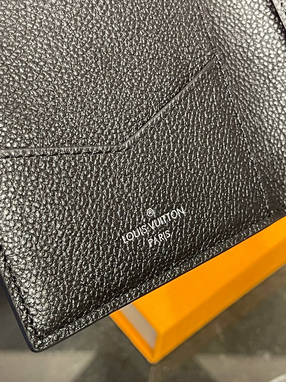 Обложка для паспорта Louis Vuitton — фото 4