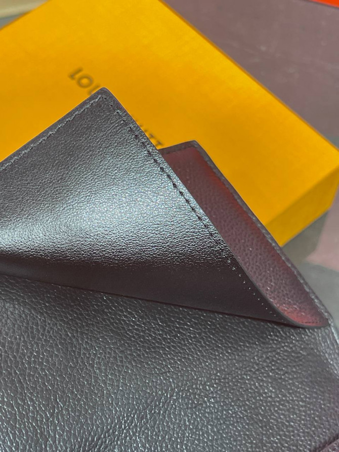 Обложка для паспорта Louis Vuitton — изображение 6