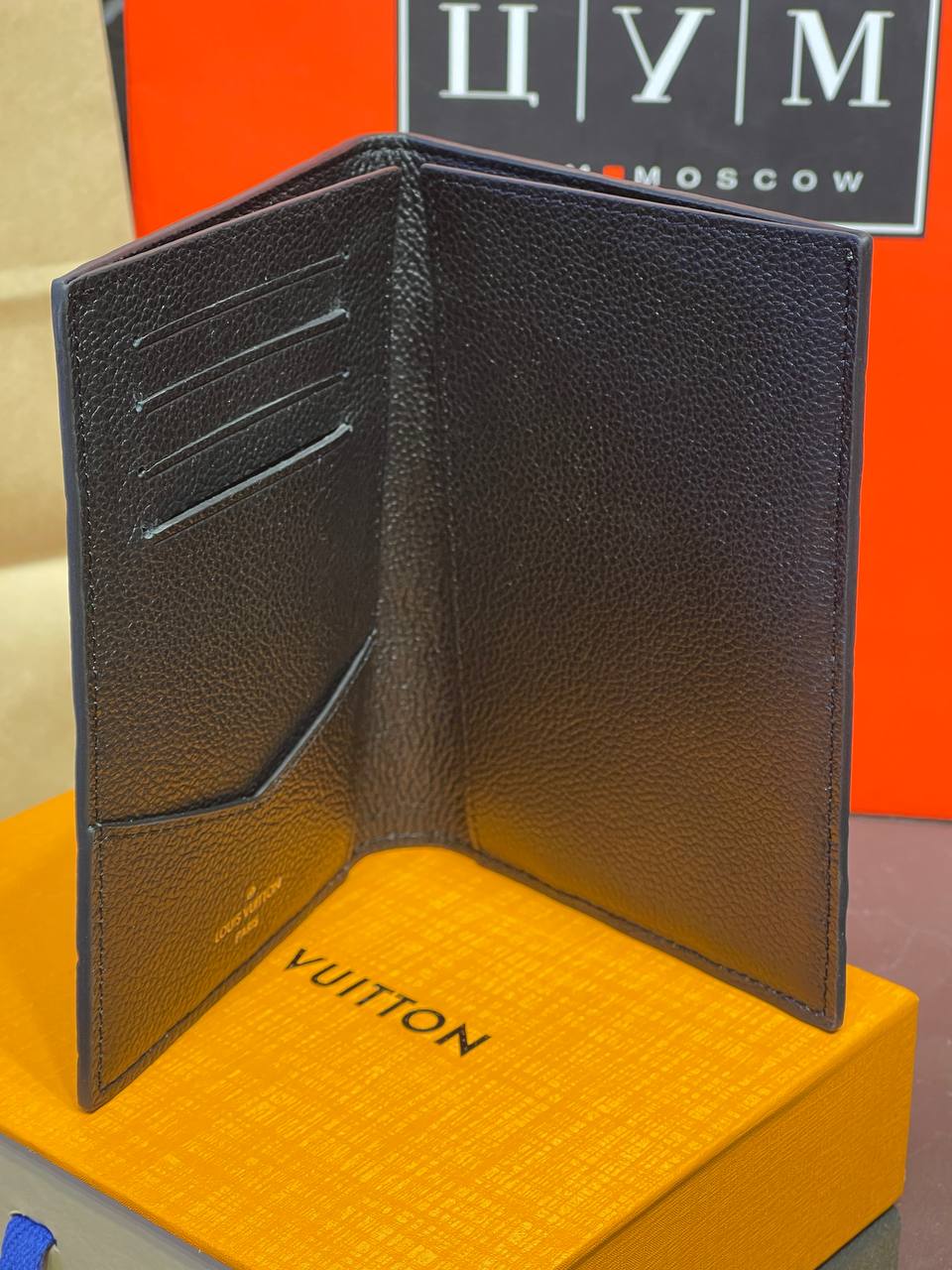 Обложка для паспорта Louis Vuitton — фото 9