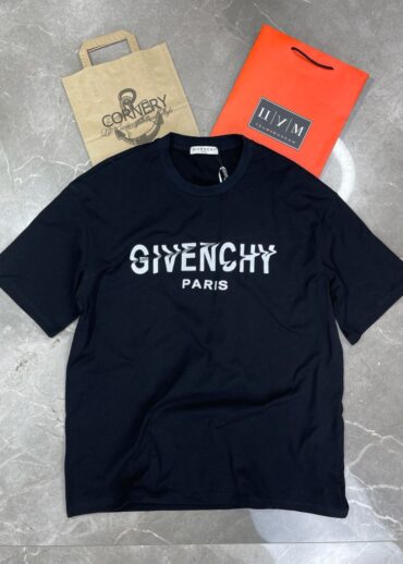 Футболка Givenchy