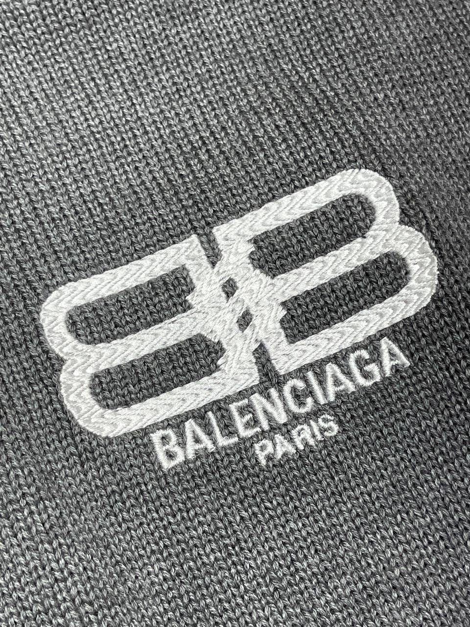 Свитер Balenciaga — фото 4