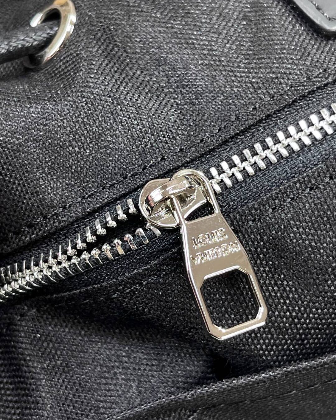 Рюкзак Louis Vuitton — изображение 9