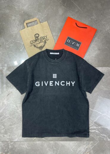 Футболка Givenchy