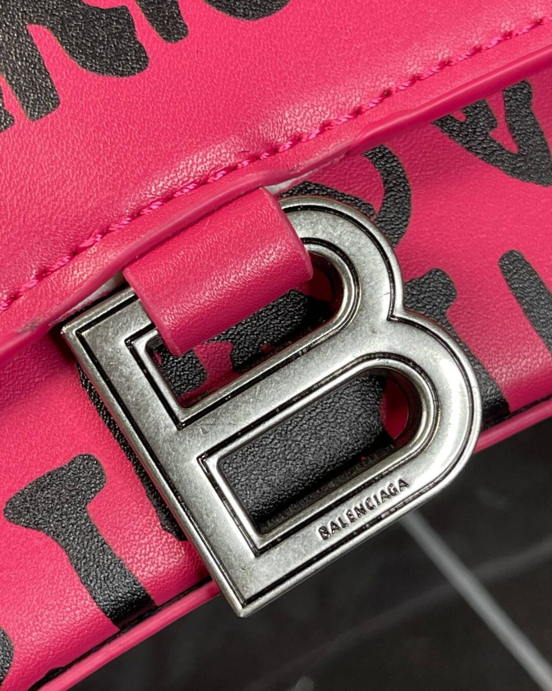 Сумка Balenciaga Hourglass XS — изображение 5
