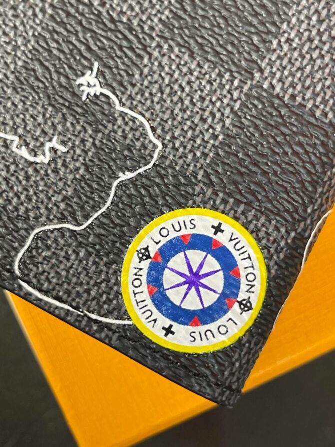 Обложка для паспорта Louis Vuitton — изображение 4