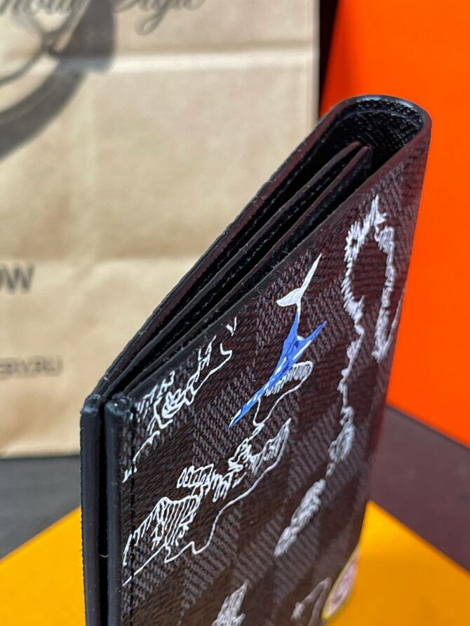 Обложка для паспорта Louis Vuitton — изображение 9