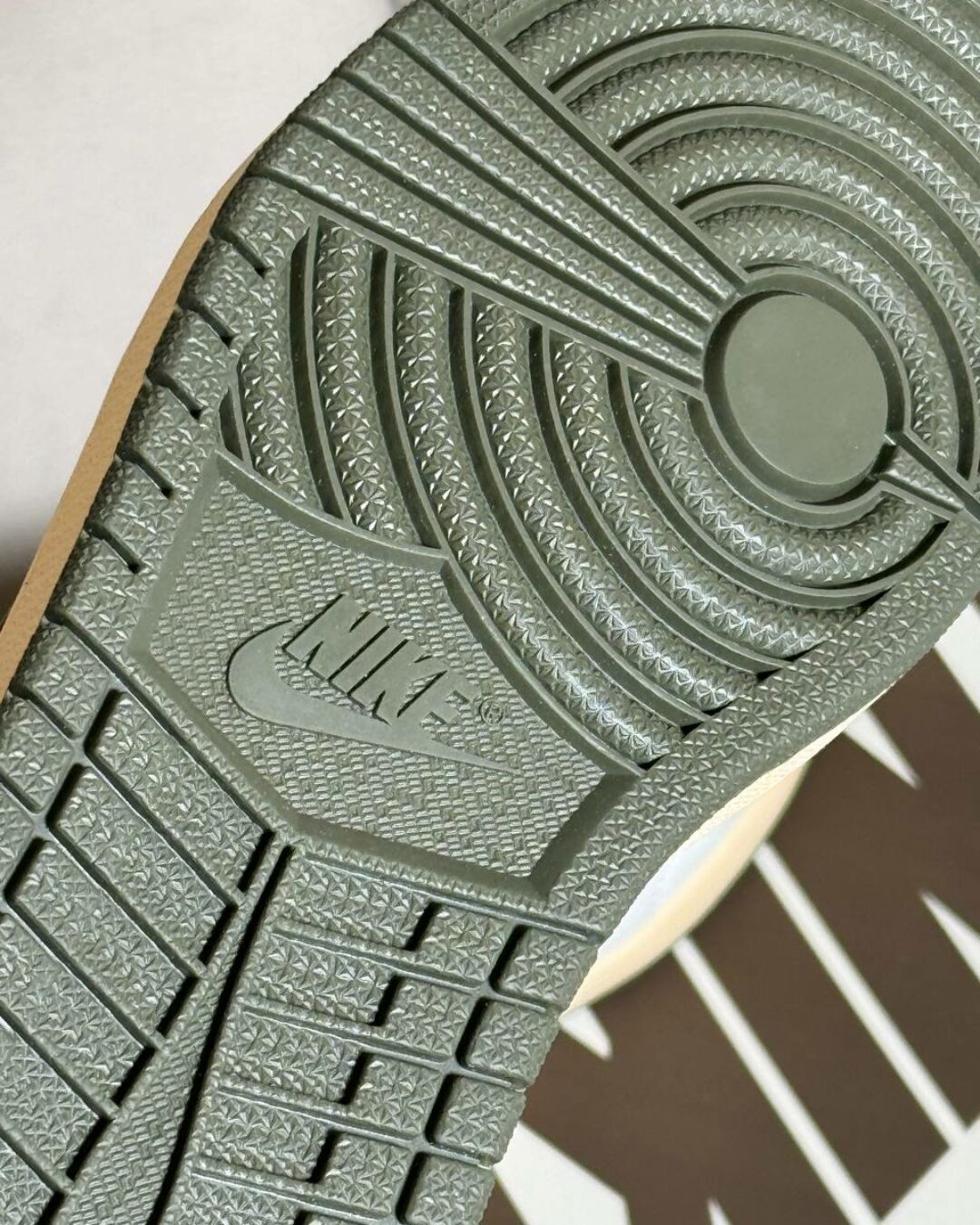 Кеды Travis Scott X Air Jordan 1 Retro Low OG Olive — изображение 8