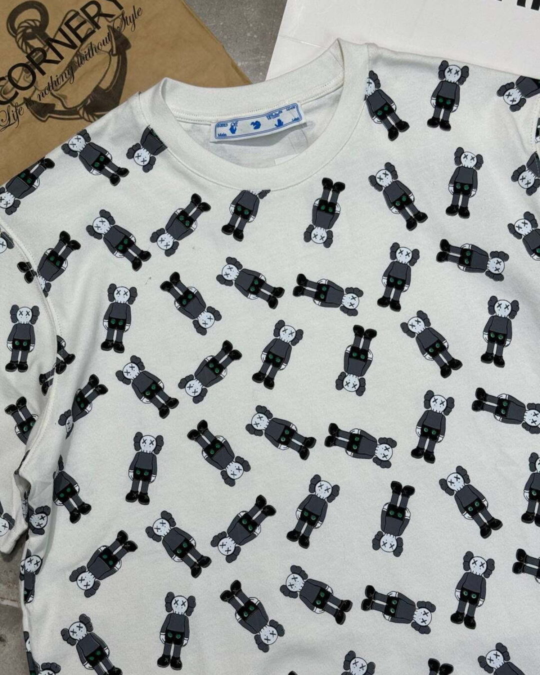 Футболка Off White x Kaws — изображение 4