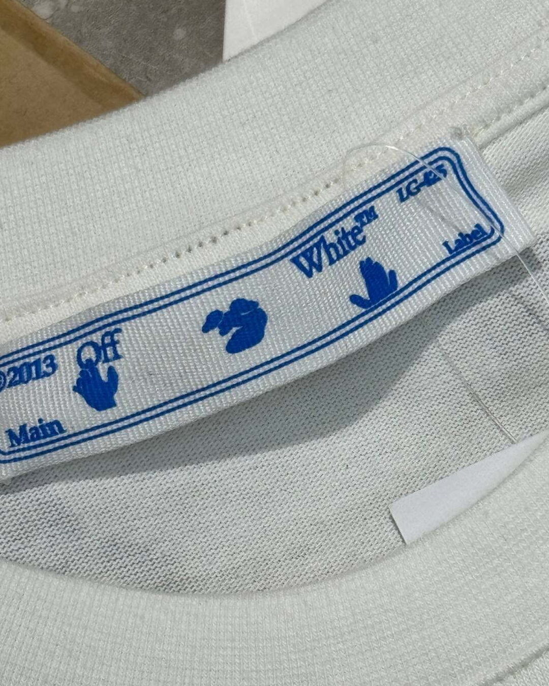 Футболка Off White x Kaws — изображение 5