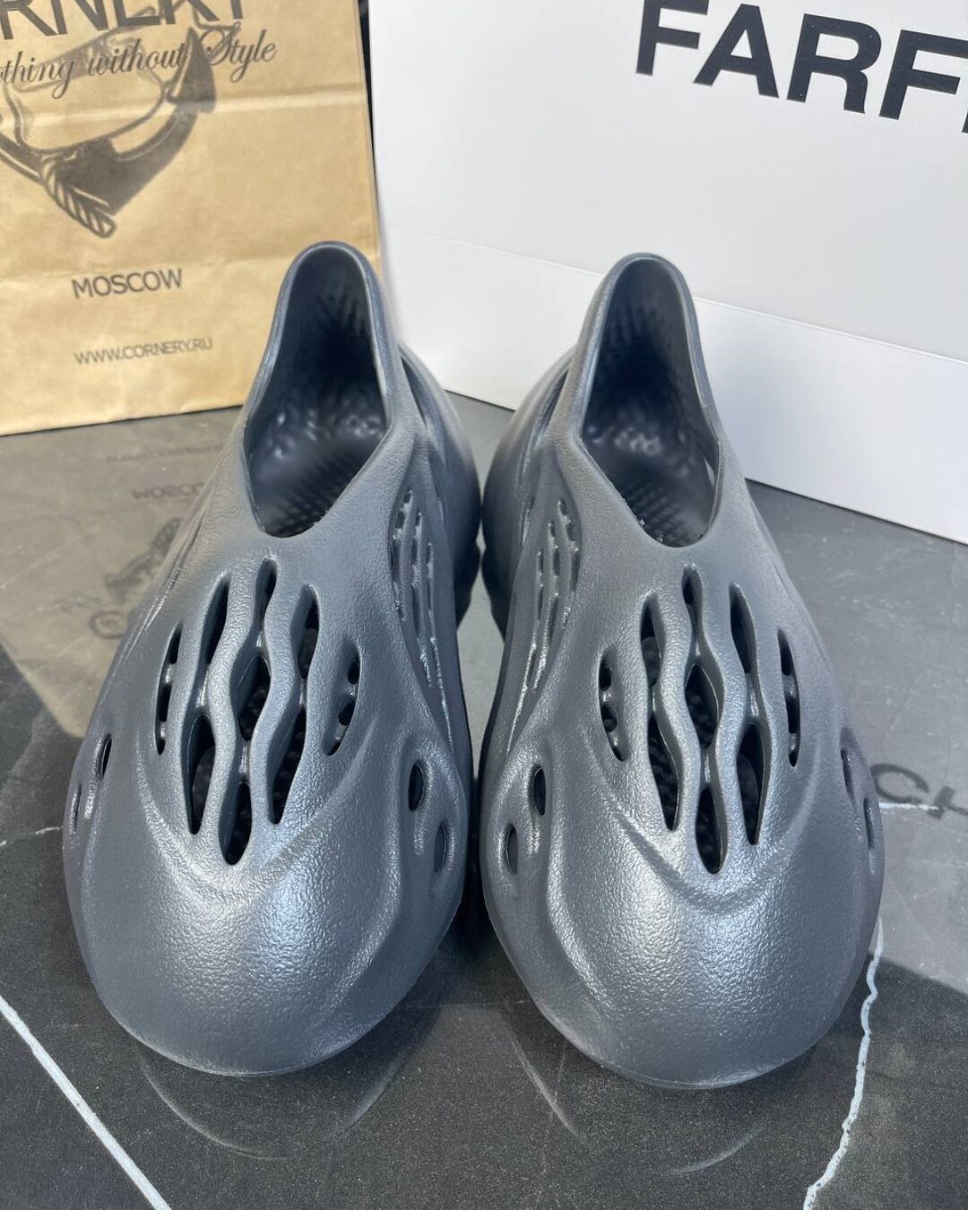 Yeezy Foam "Onyx" (дисконт) — изображение 2
