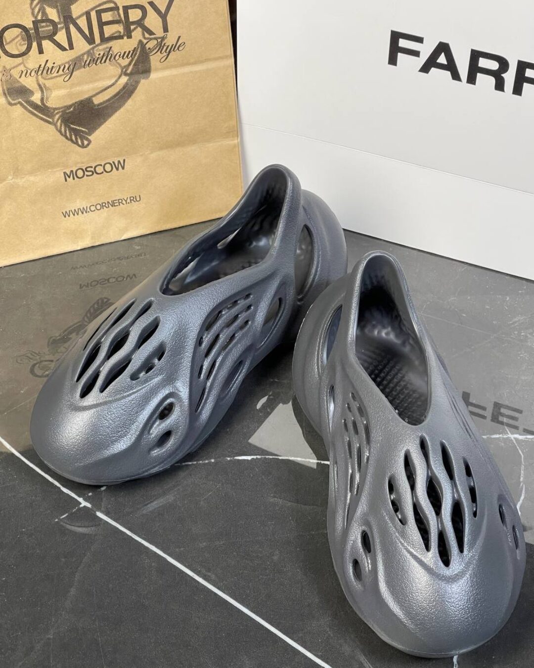 Yeezy Foam "Onyx" (дисконт) — изображение 3