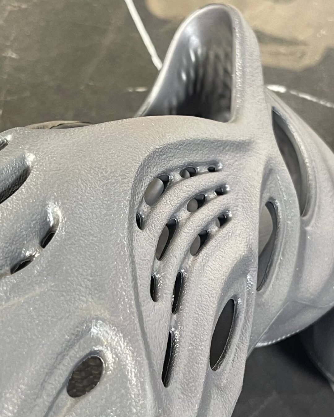 Yeezy Foam "Onyx" (дисконт) — изображение 9