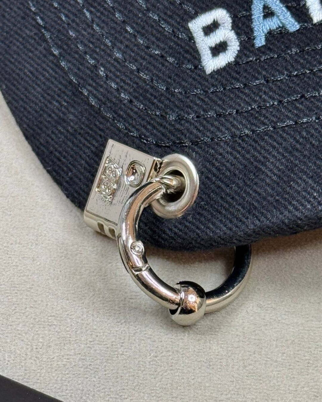 Кепка Balenciaga — изображение 3