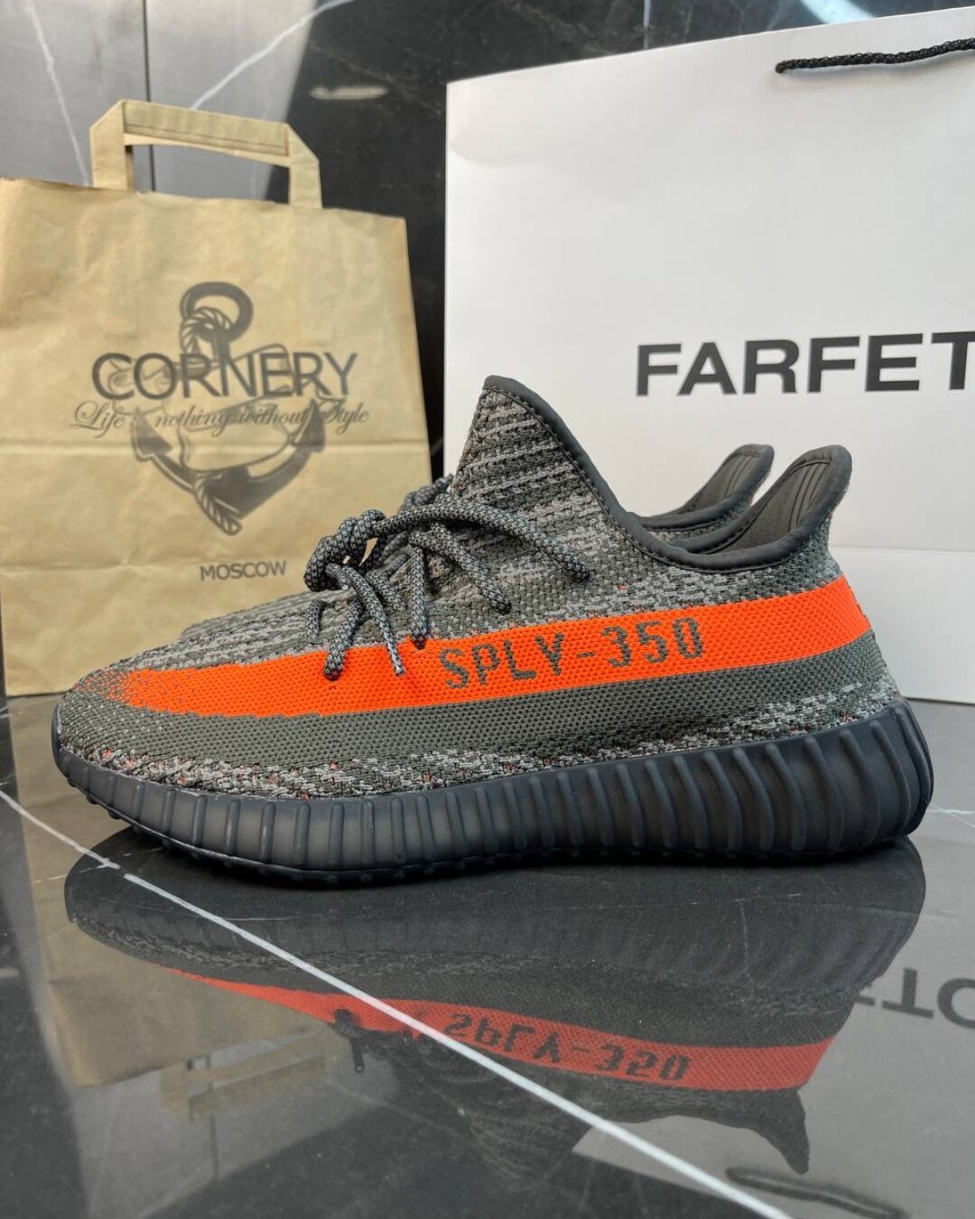 Yeezy Boost 350 V2 Carbon Beluga — изображение 2