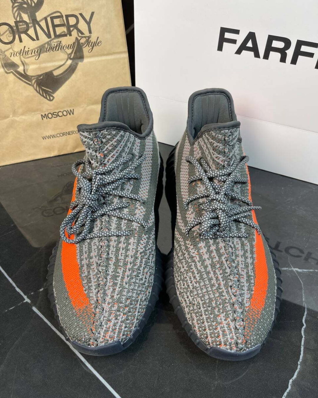 Yeezy Boost 350 V2 Carbon Beluga — изображение 3