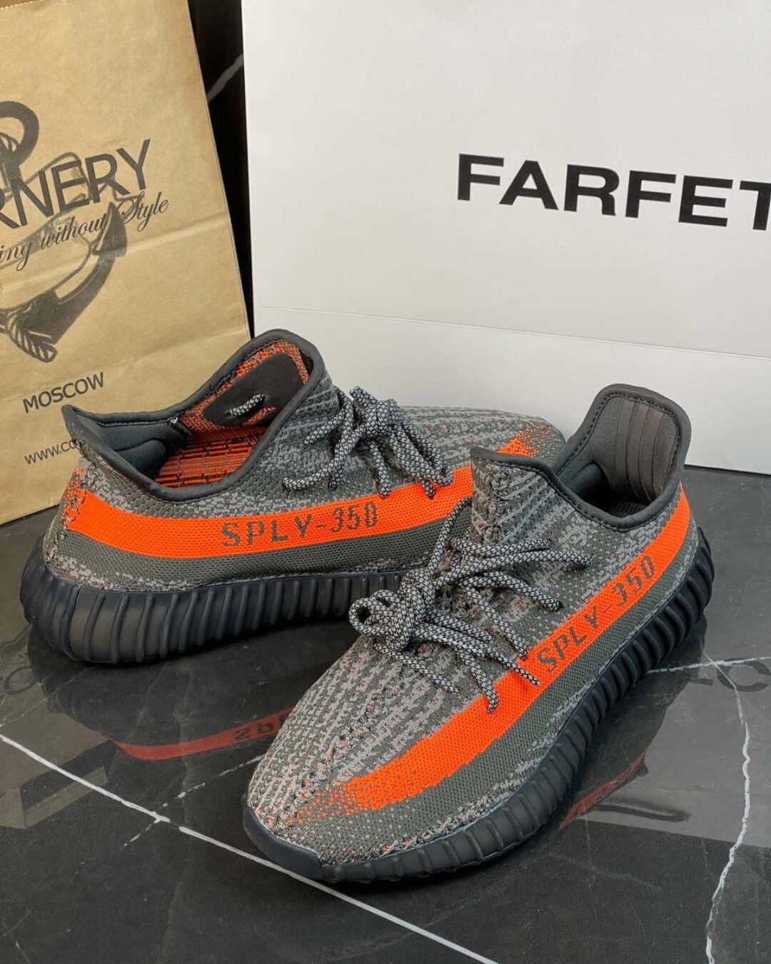 Yeezy Boost 350 V2 Carbon Beluga — изображение 4