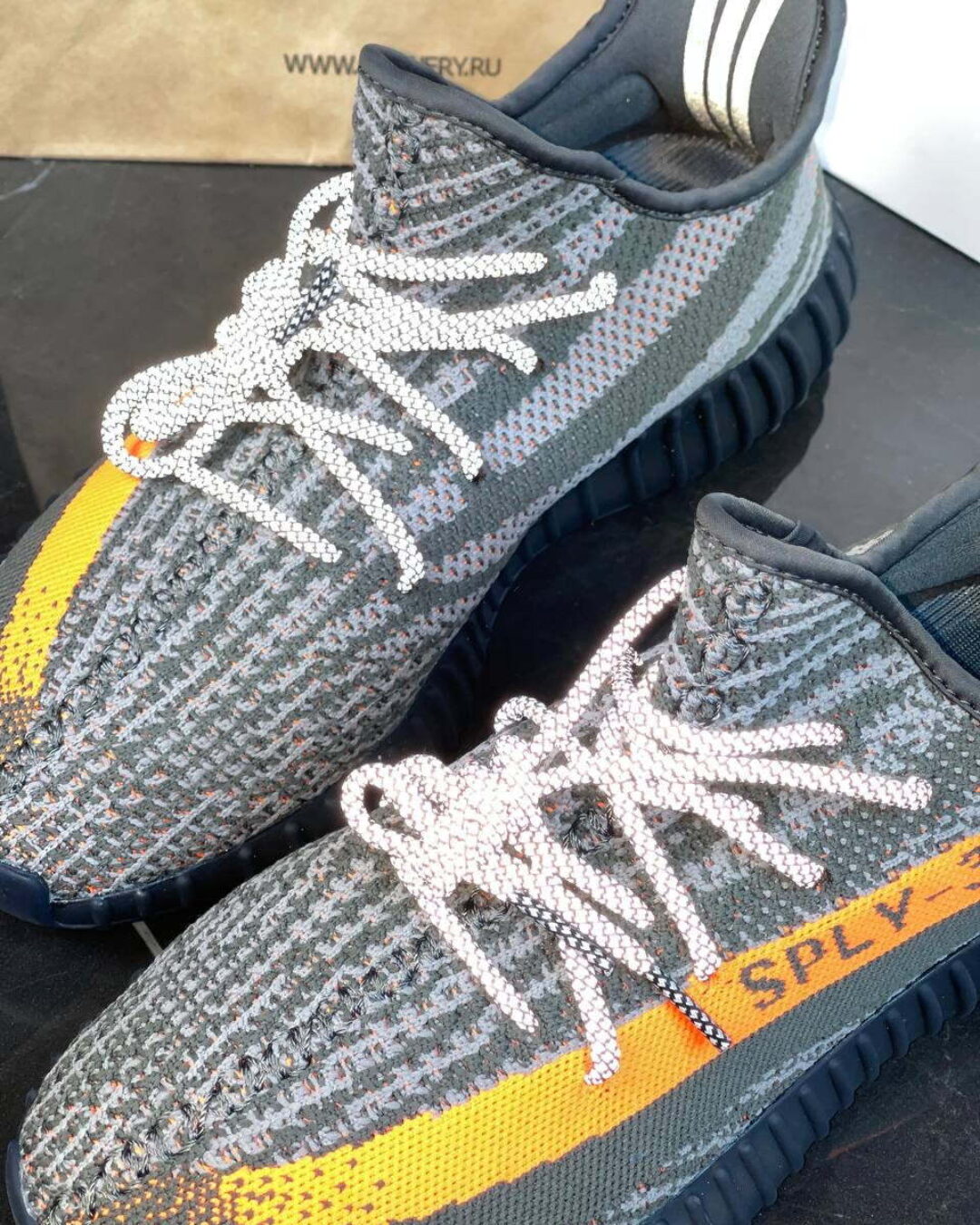 Yeezy Boost 350 V2 Carbon Beluga — изображение 7