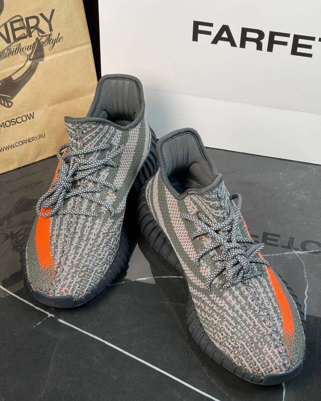 Yeezy Boost 350 V2 Carbon Beluga — изображение 9