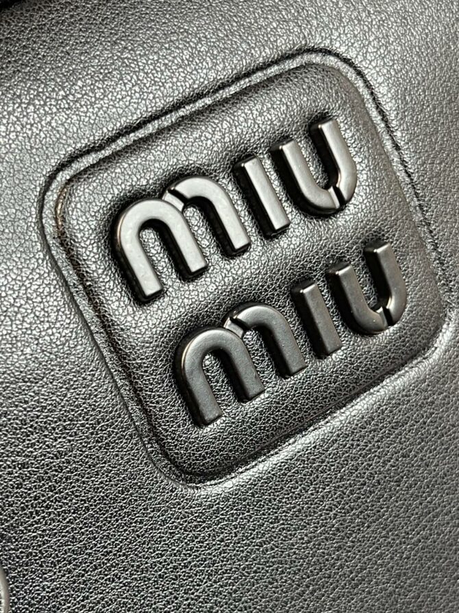 Сумка Miu Miu Leather Trunk — изображение 6