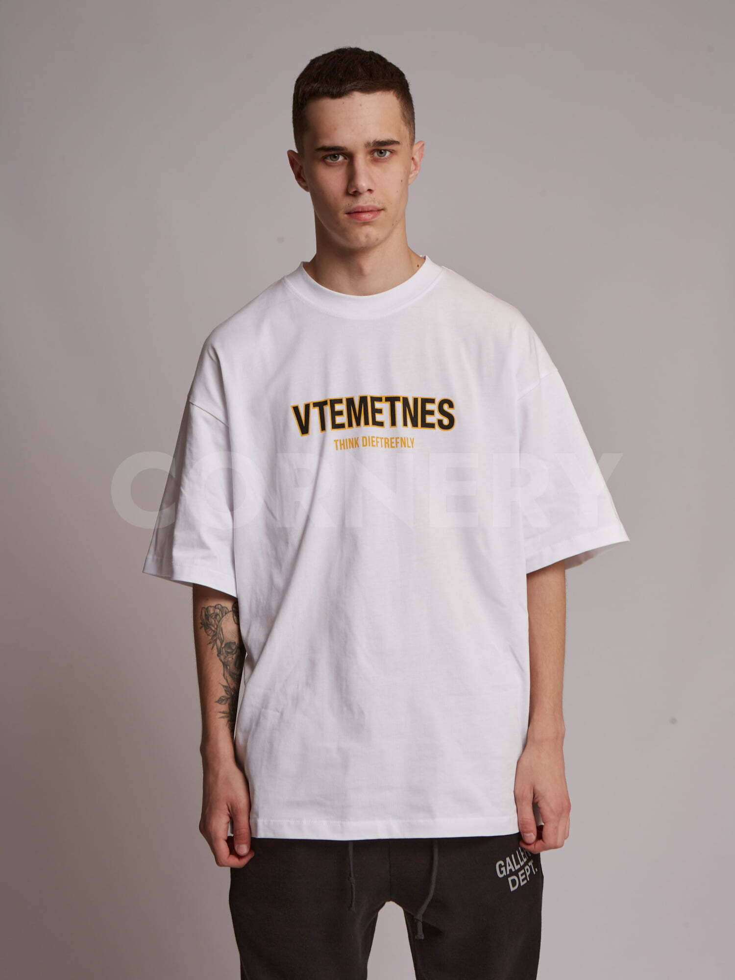 Футболка Vetements Think Dieftrefnly — фото 1