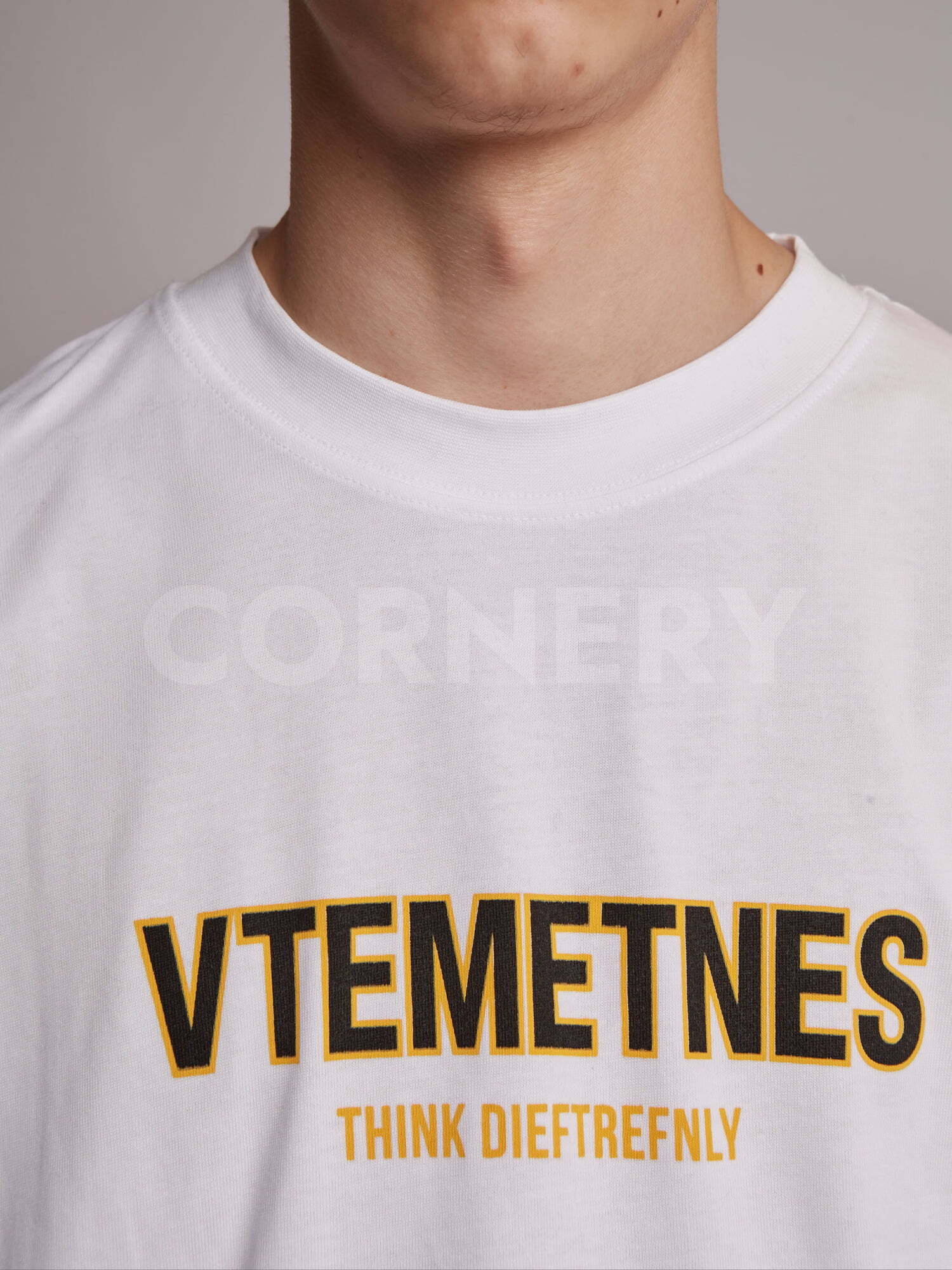 Футболка Vetements Think Dieftrefnly — фото 8