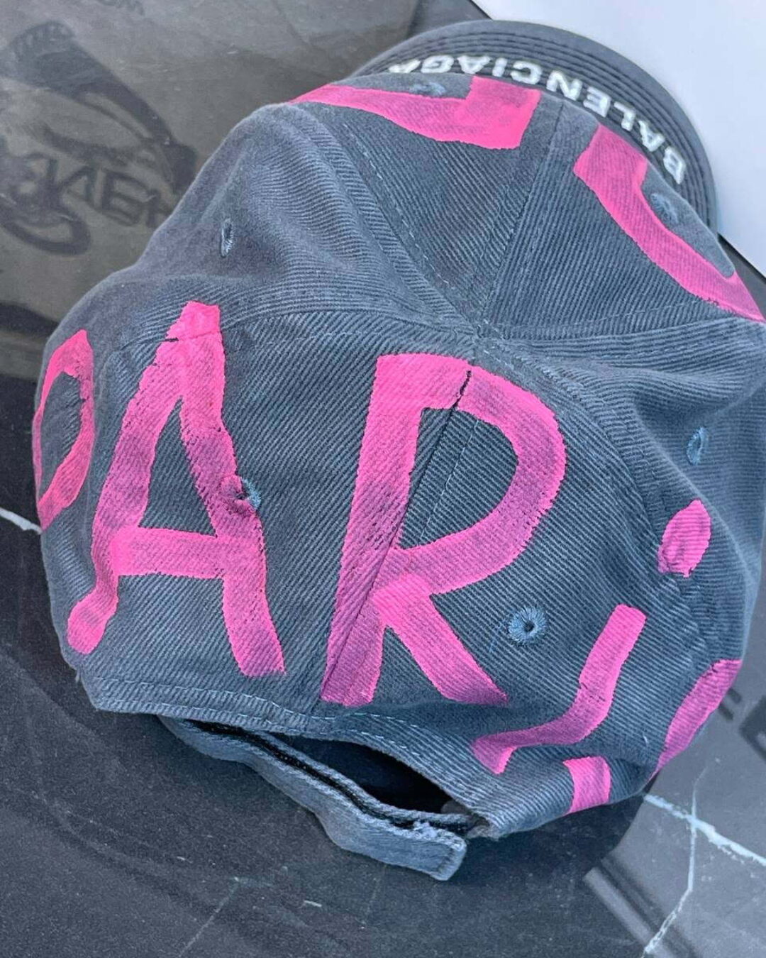 Кепка Balenciaga — изображение 8