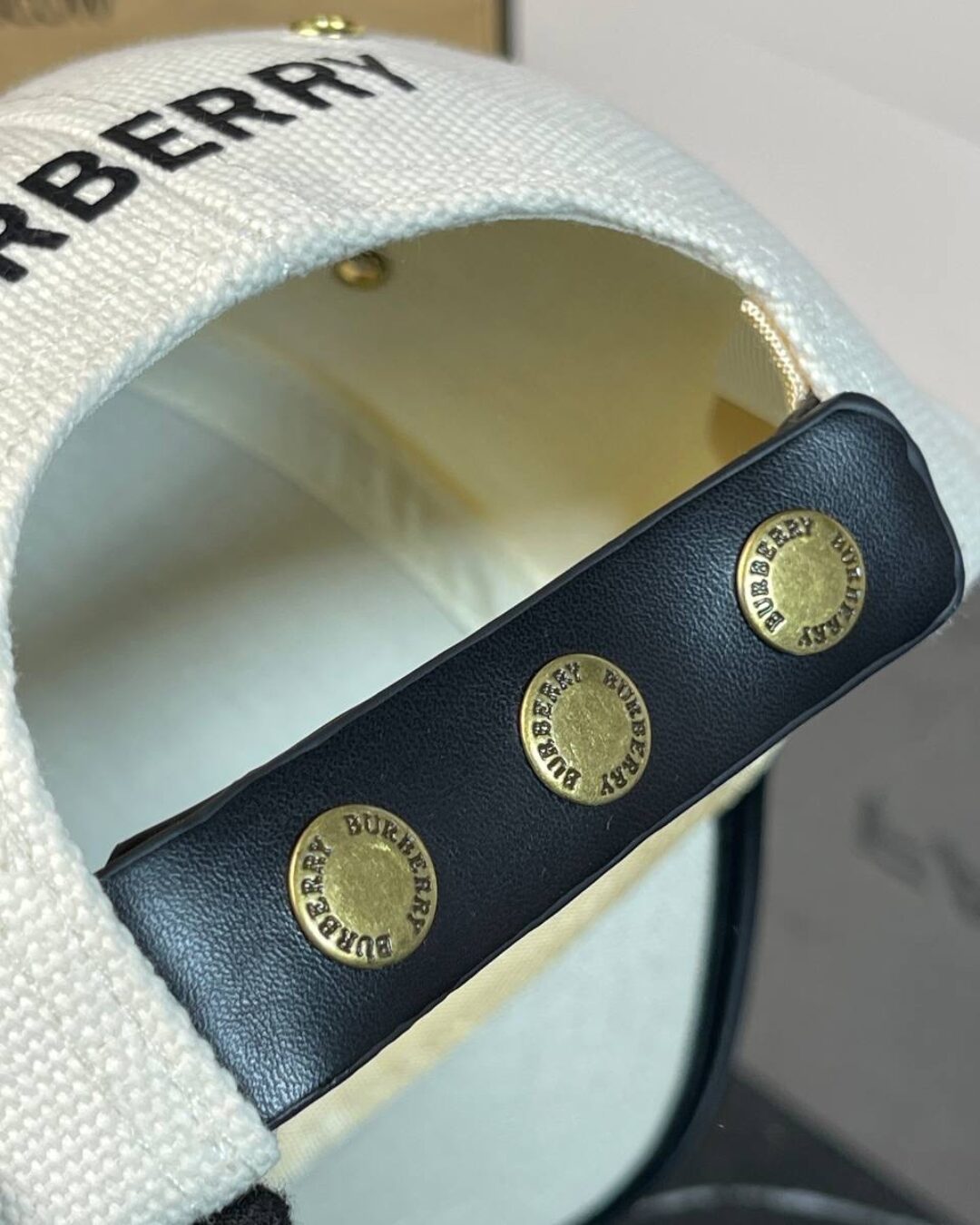 Кепка Burberry — изображение 8