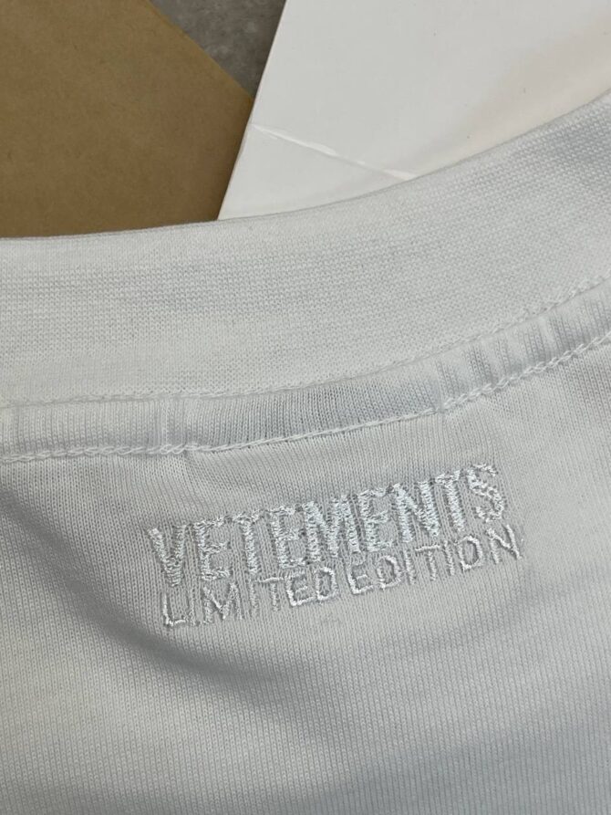 Футболка Vetements Sticker — изображение 8