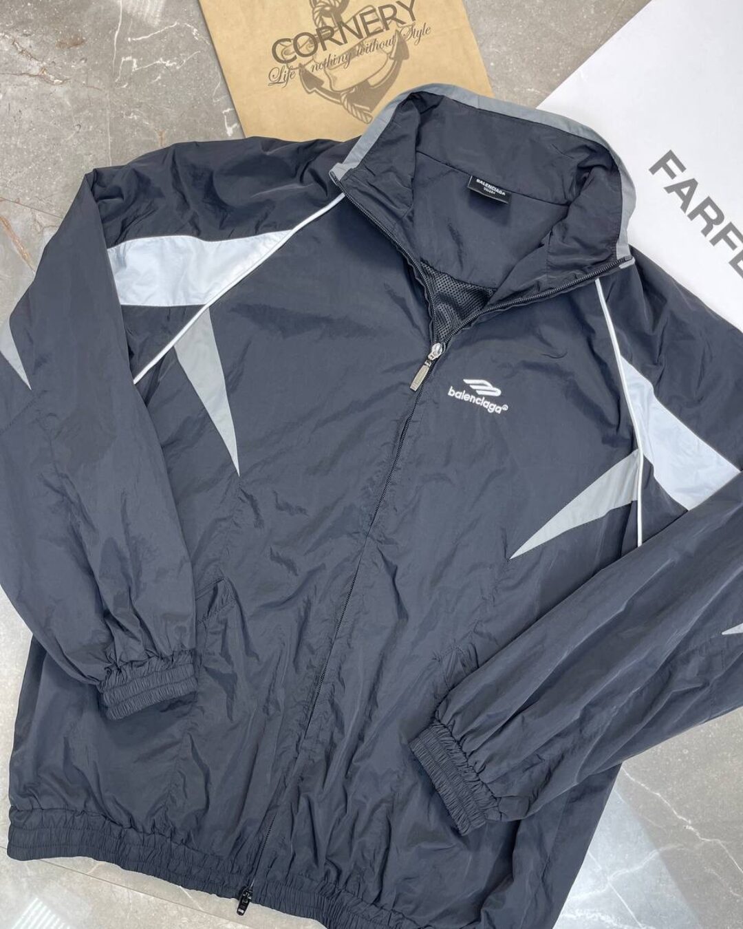 Ветровка Balenciaga — изображение 3