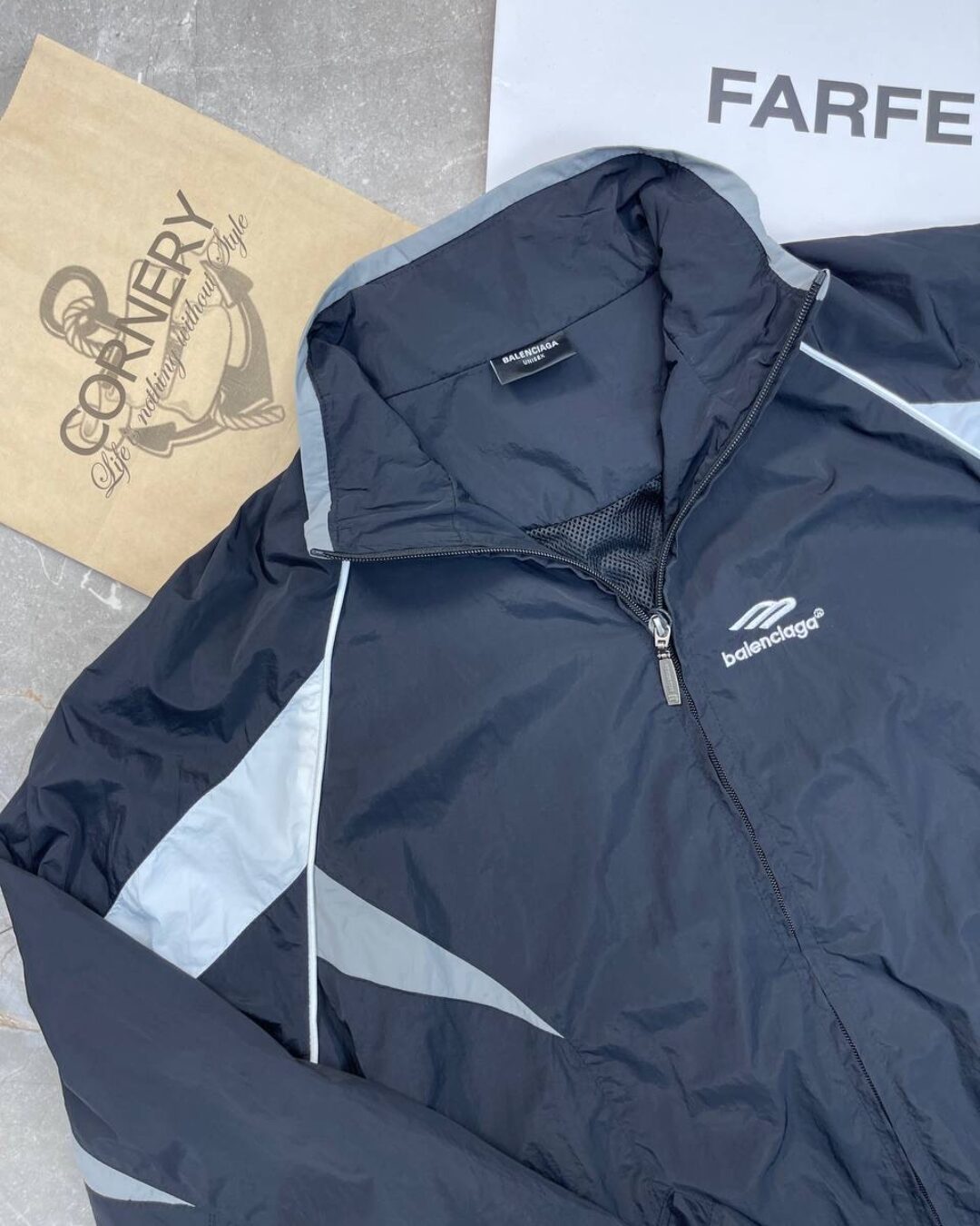 Ветровка Balenciaga — изображение 4