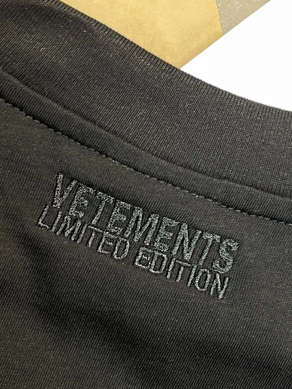 Футболка Vetements Fluffy Logo — фото 10