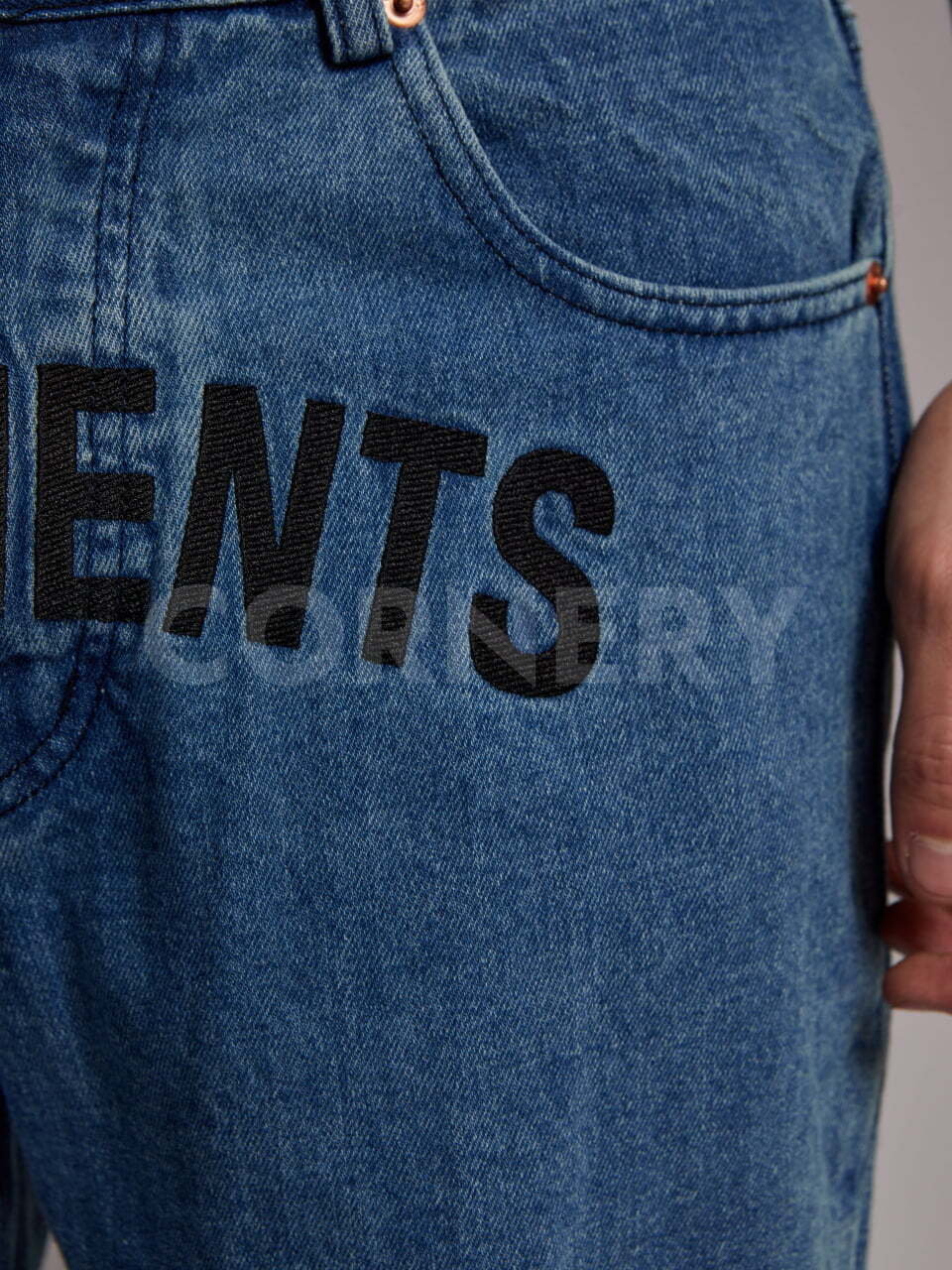 Джинсы Vetements — фото 7