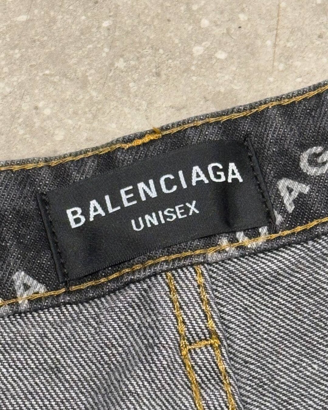 Джинсы Balenciaga — изображение 5