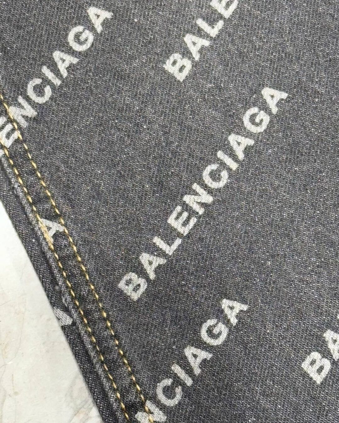 Джинсы Balenciaga — изображение 7