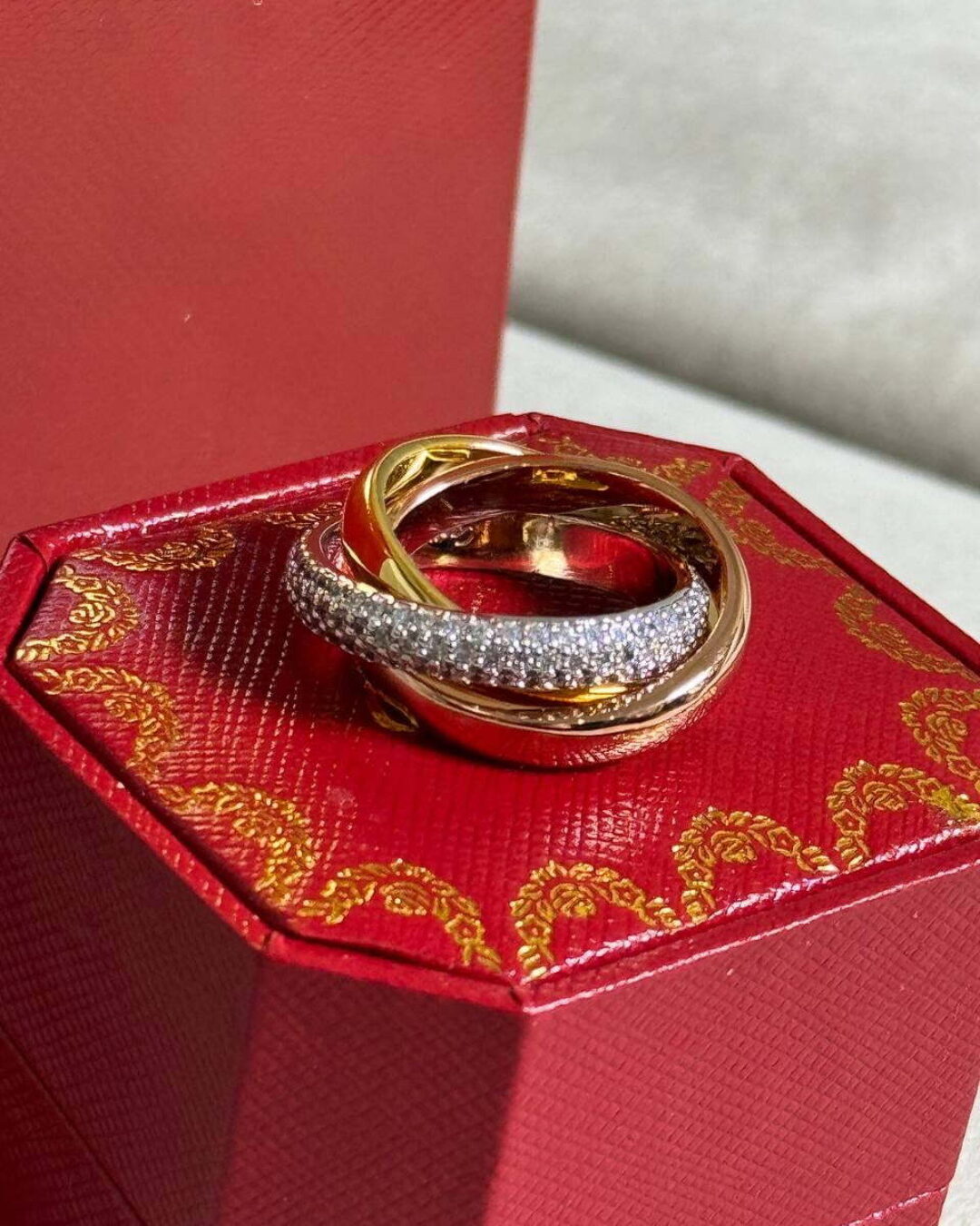 Кольцо Cartier Trinity Камни — изображение 5