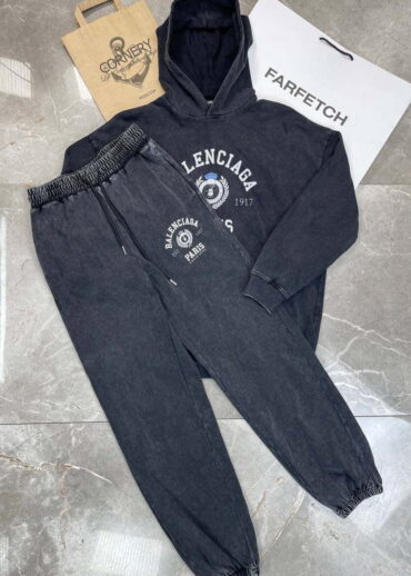 Костюм Balenciaga