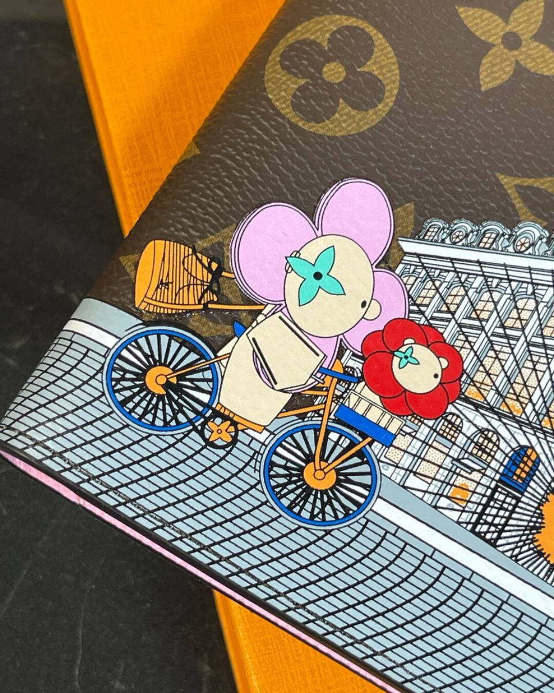 Обложка для паспорта Louis Vuitton — изображение 2