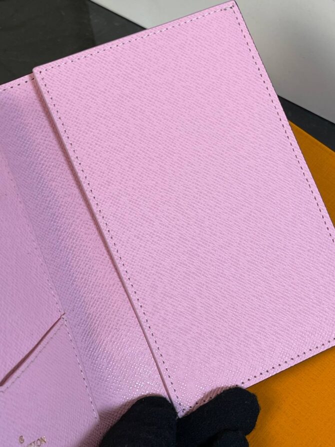 Обложка для паспорта Louis Vuitton — изображение 3