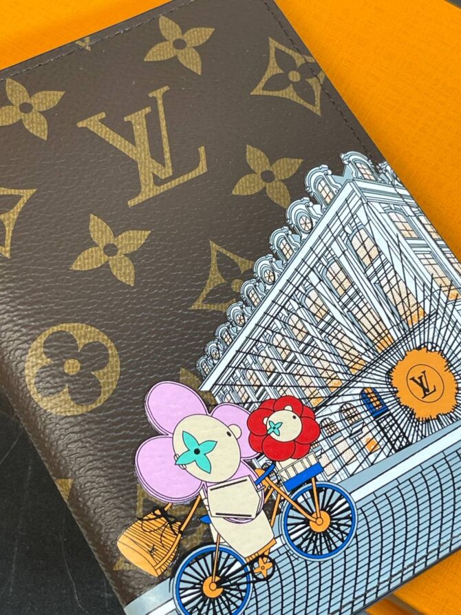 Обложка для паспорта Louis Vuitton — изображение 5