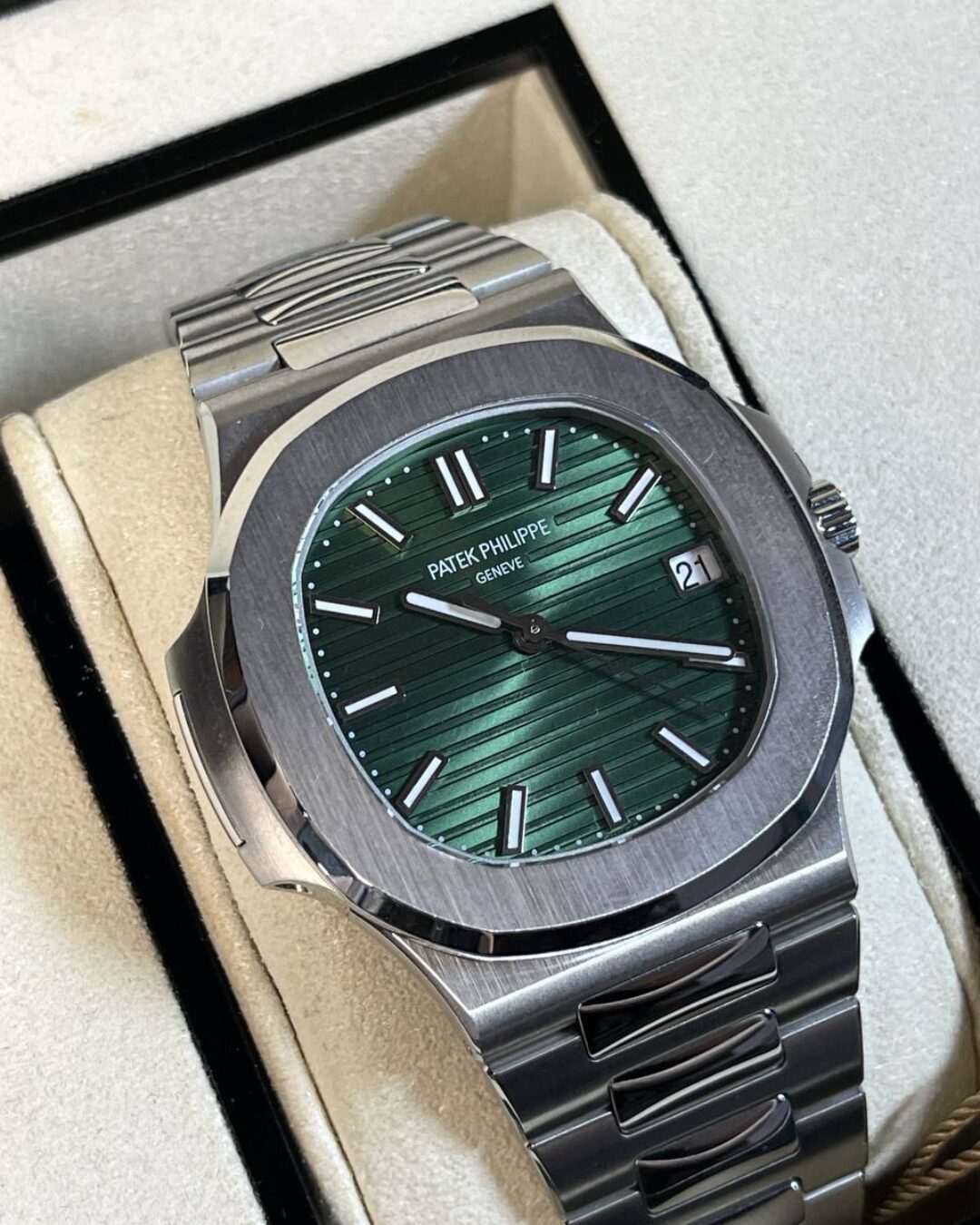 Часы Patek Philippe Nautilus — изображение 2