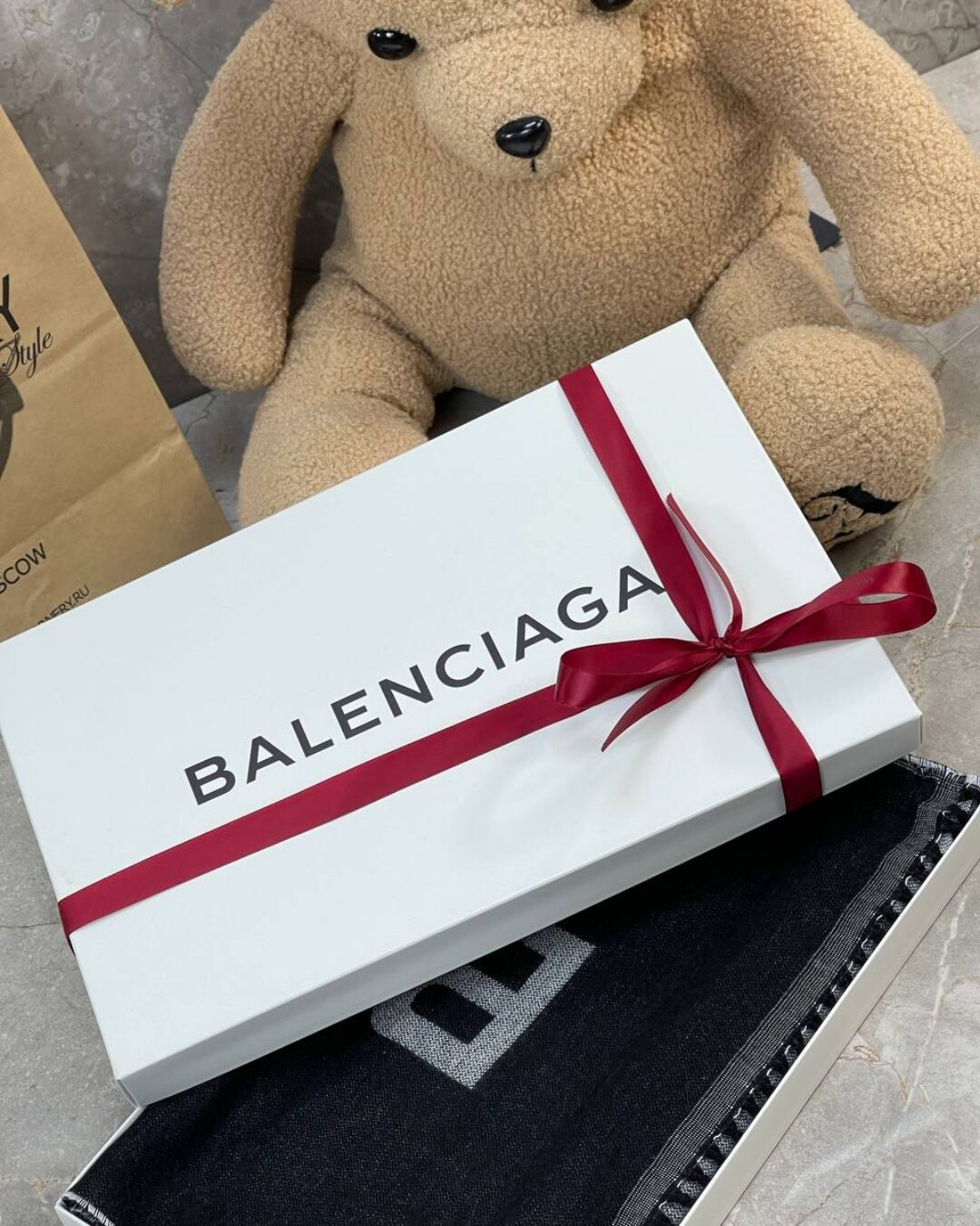 Шарф Balenciaga — изображение 5