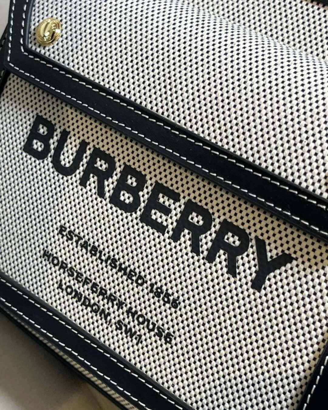 Сумка Burberry Pocket Back — изображение 4
