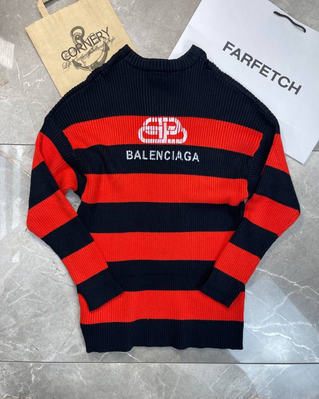 Свитер Balenciaga — изображение 3