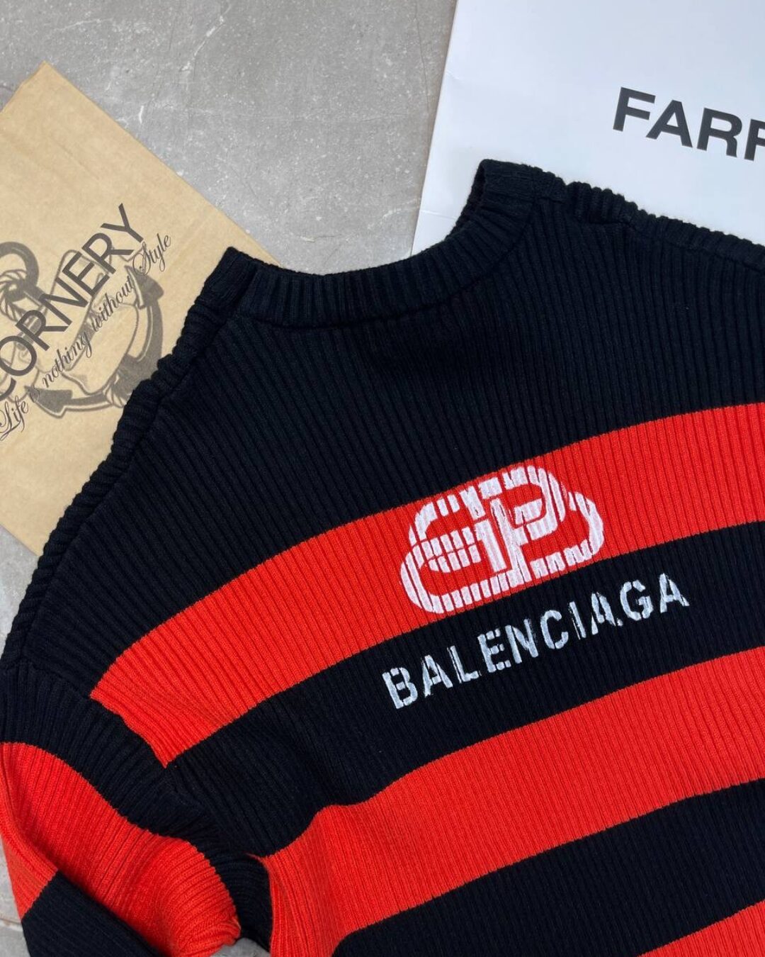 Свитер Balenciaga — изображение 4