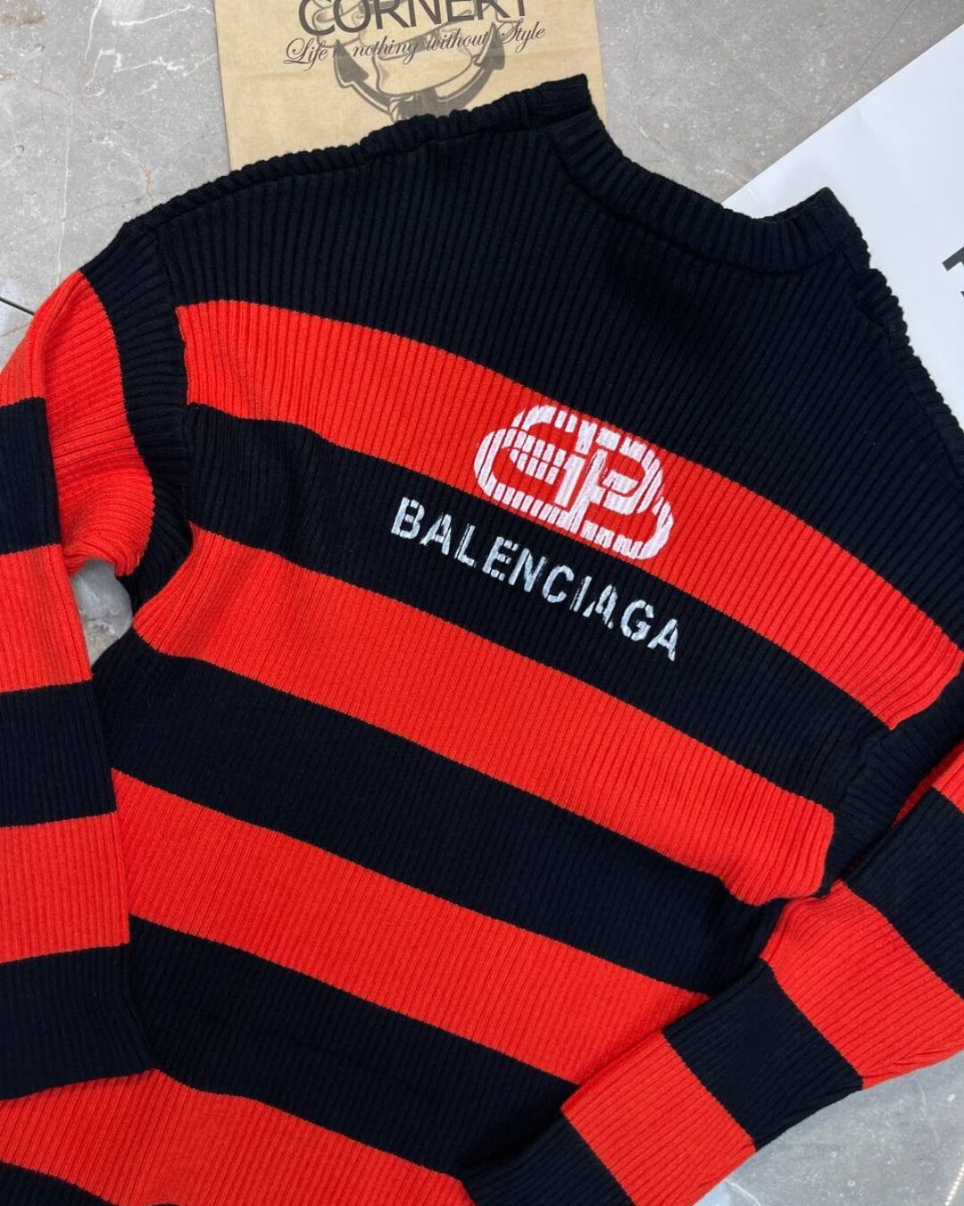 Свитер Balenciaga — изображение 6